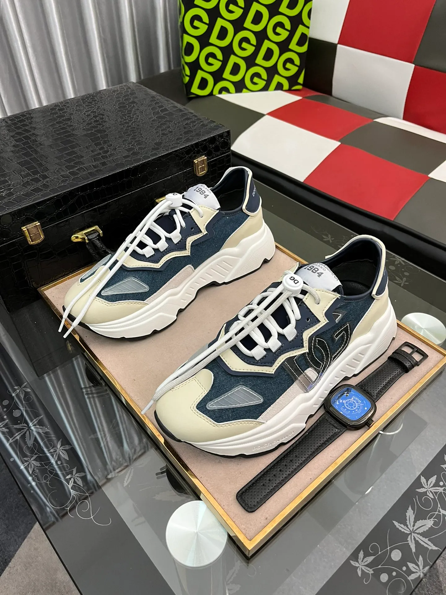 Factory price 480⌚️⌚️DG high-end boutique men's casual sports shoes! Imported original cowhide, shoe body metal loug decoration, imported original hardware, exquisite luxury, super A level! Compared with the genuine product at the counter, the version is no worse at all! Size:38-44